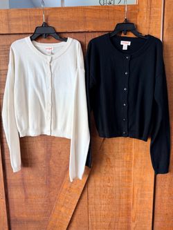 Girl’s Medium Sweaters (Black & Beige)