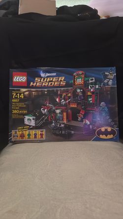 Lego 6857 DC Universe  Dynamic Duo Funhouse Escape