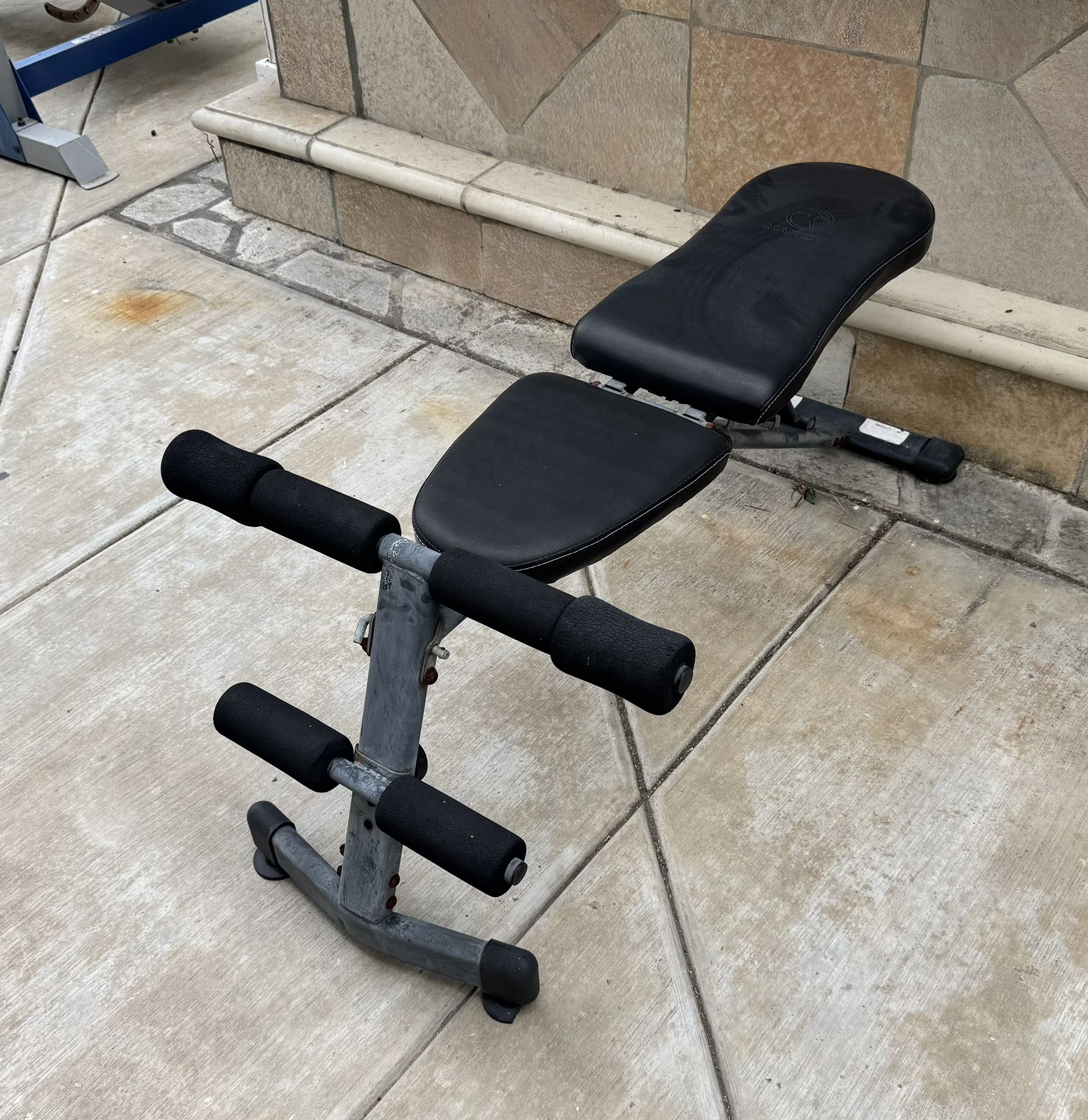 Adjustable Weight Bench It has 3 different settings