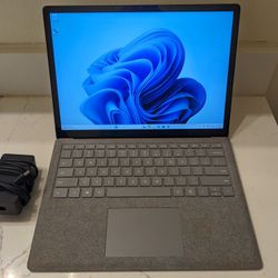 Microsoft 13.5" Surface Book 2 2K Touchscreen Laptop - Intel Core i5 3.6ghz, Samsung 256gb Nvme SSD, 8gb RAM, Gaming HD 620 Minecraft, Backlit, Win11