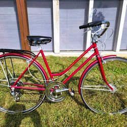 Vintage 1972 (54 YEARS)Schwinn Suburban 700 c 10 speed bike -NEW TIRES - $125 (Pasadena)