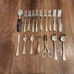 17 pcs stainless steel flatware pieces, good condition, new and used mixed