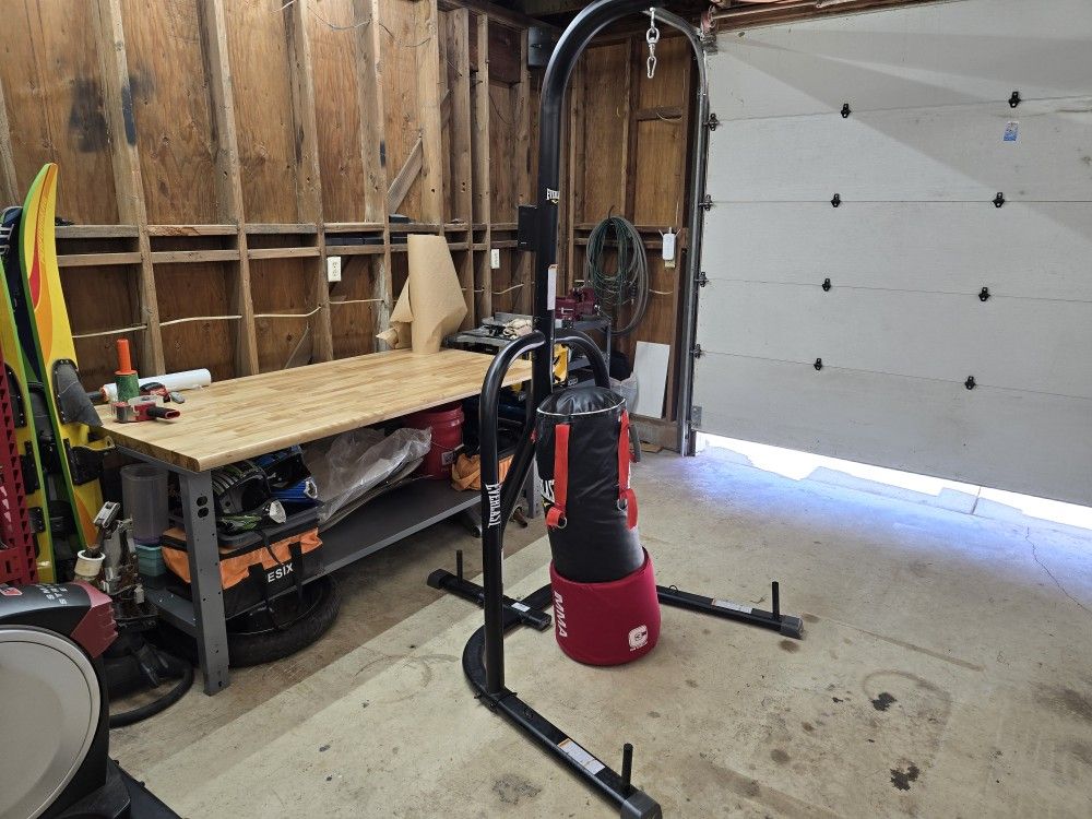 Everlast Punching Bag Stand
