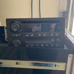 2003-2006 Chevy Silverado OEM Radio 