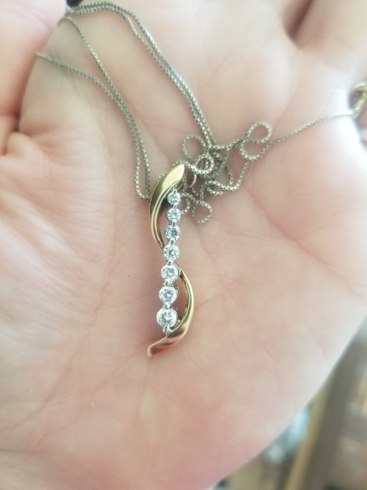 Gold plated pendant. No chain