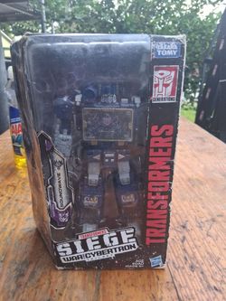 Transformers Siege War for Cybertron Soundwave Figure