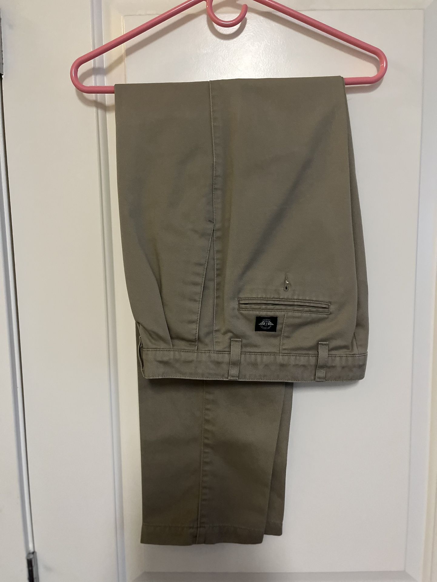 Men’s - Dockers  Waist: - 30 Length: - 30 Beige Excellent Condition 