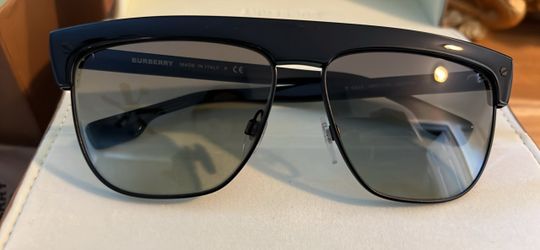 Original Brand new, never worn - Burberry William BE4325