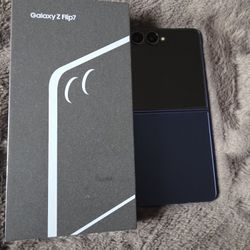 Like New Samsung Z Flip 7 512gb Unlocked 