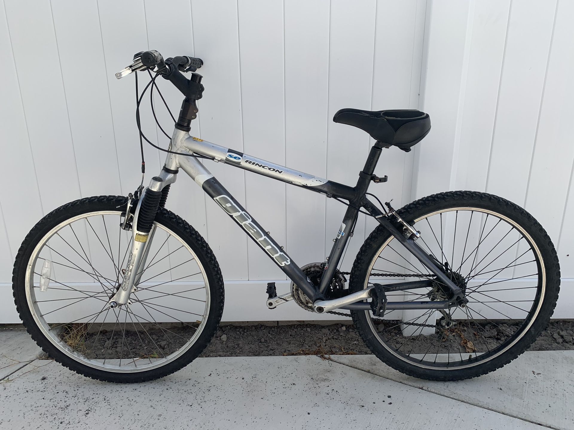 Giant Rincon SE 17” Frame Mountain Bike