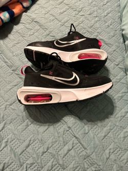Women’s Size 8 Nike sneakers