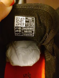 Tennis shoes
