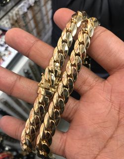 Tight links Cuban
