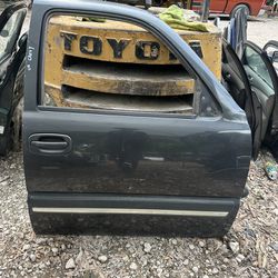 2000 CHEVY PASSENGER FRONT DOOR NO PANEL NO REGULATOR PART