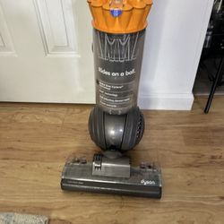 Dyson Vacuum 