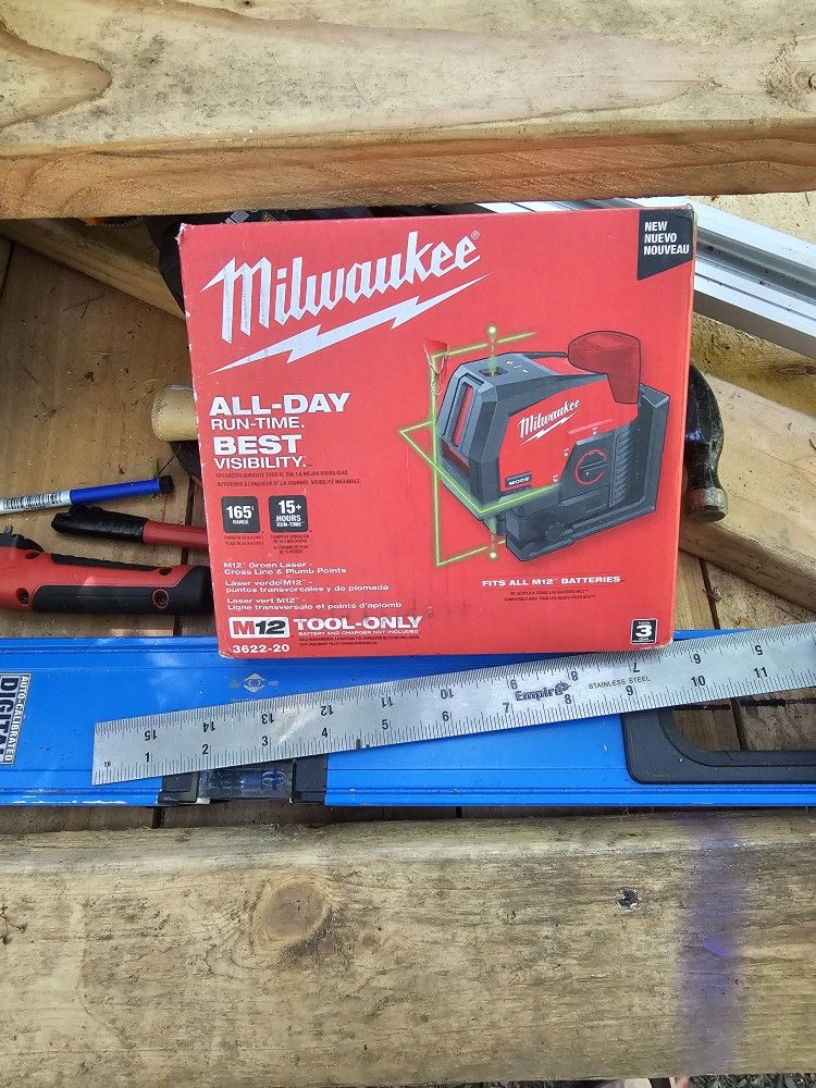 Milwaukee M12 Green Laser Cross Lines And Plumb Point 3622-20