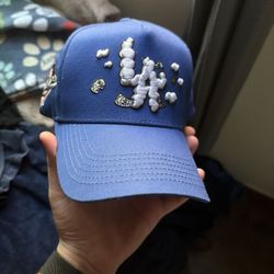 31 hats “la clouds”