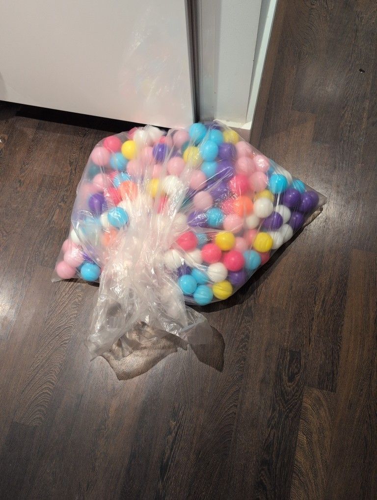 Plastic Balls For Ball Pits - Large bag, Used