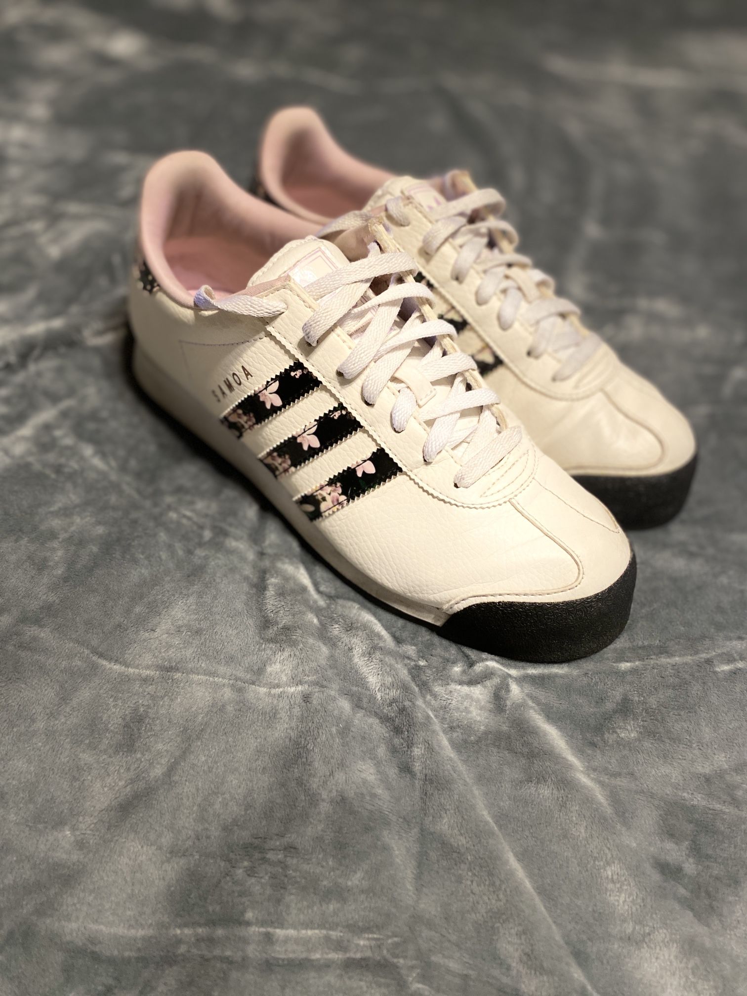 adidas Samoa, Ladies size 9