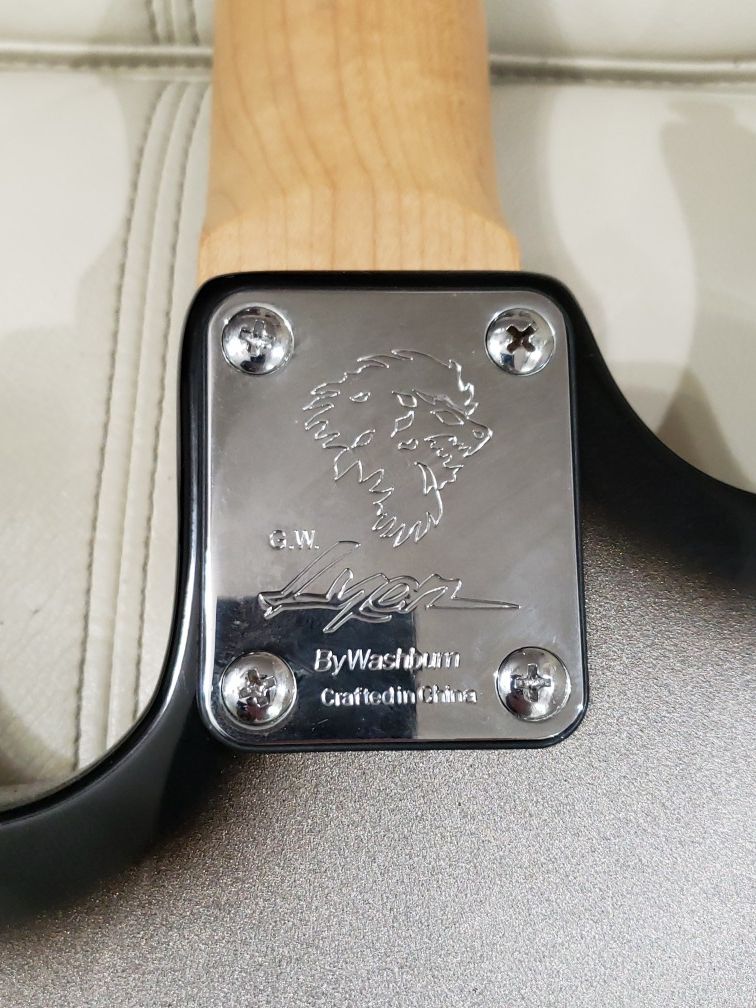 Lyon. Guitar signed by weezer