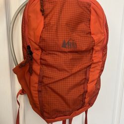 REI TARN Hydration Pack 15L
