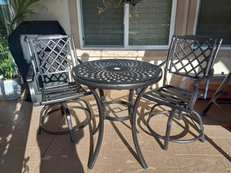  Patio Table With 2 High  Chairs