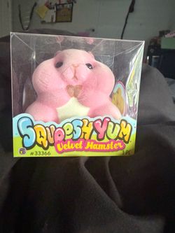 Squeesh yum vapvet hamster toy