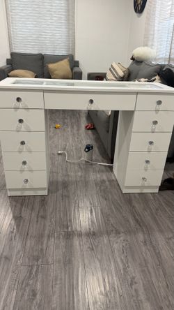 Makeup vanity