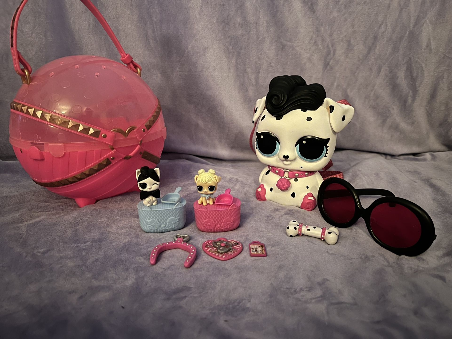 LOL Surprise Biggie Pets- Dollmation Mini Backpack & Accessories. 