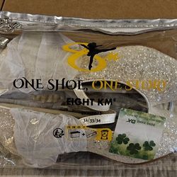 Girls size 2.5 white sparkle dress shoes. New in package