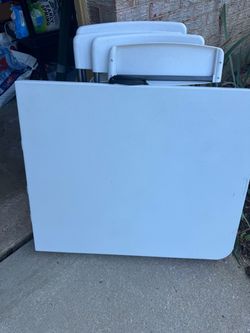 Folding Table with 4 plastic chairs