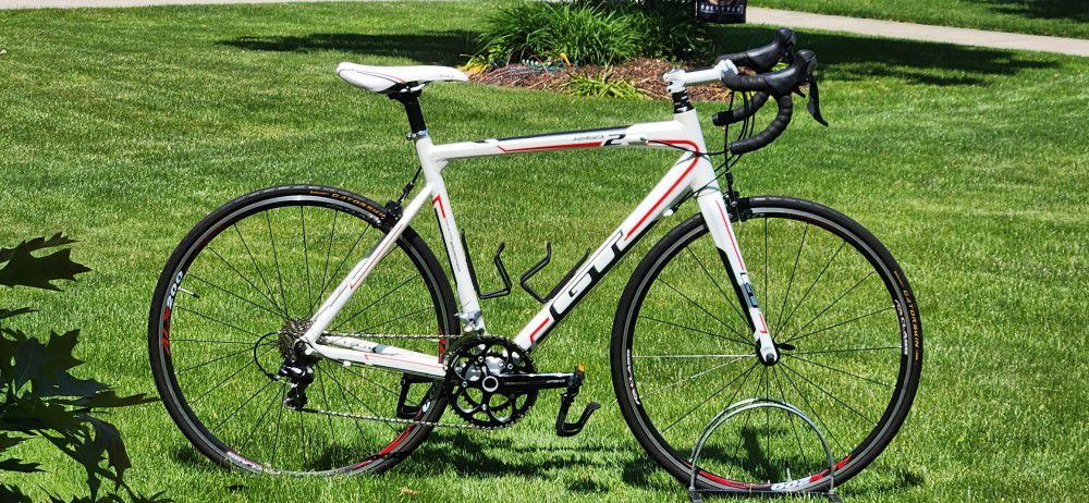 GT SERIES 2 - ROAD BIKE - 105 , TIAGRA COMPONENTS - ALUMINUM FRAME -STI  2×10 - CARBON FORK - TUNED