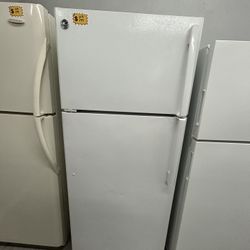 GE 28” TOP AND BOTTOM REFRIGERATOR 