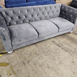 Beautiful Gray Diamond Sofa