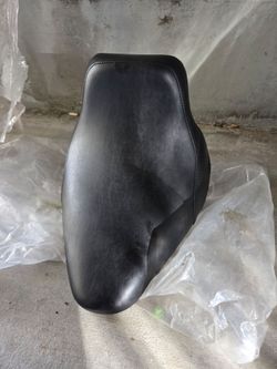 BRAND NEW SINGLE   SOFTTAIL SEAT