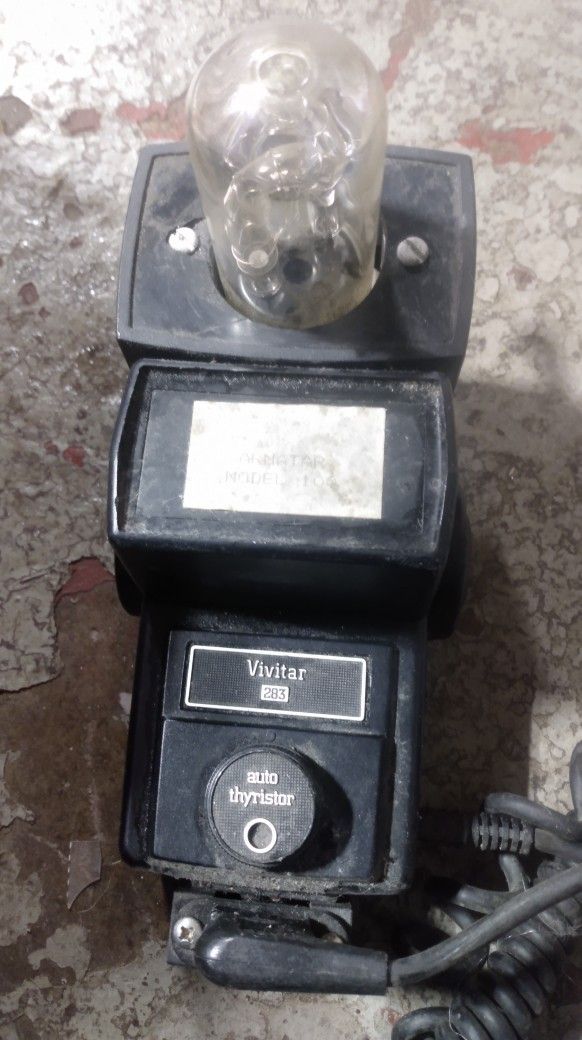 Vintage Vivitar 283 Flash With Bulb