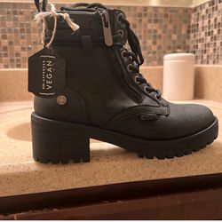 Women's Boots-New With Tag