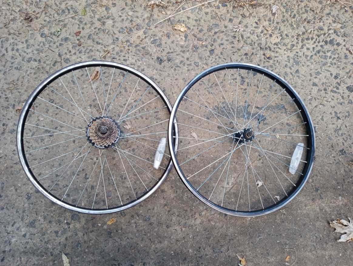 24 Inch Mountain Bike Wheel Set In Great Condition STRAIGHT TRUE and Ready To Use 