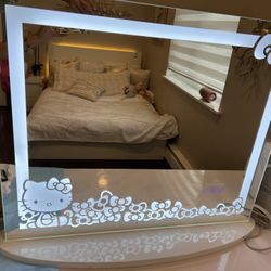 Vanity Mirror/Hello Kitty 
