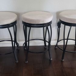 Free- Swivel Bar Stools (24 Inches High)