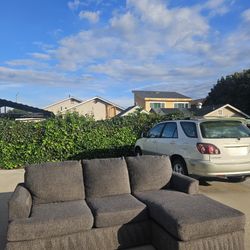 Great Gray Sectional Sofa With Reversible Chaise 💥 Free Delivery 💥 