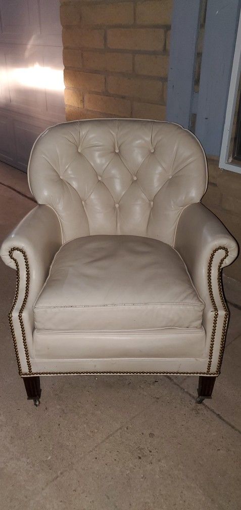 Nice White Smaller Couch Wheels