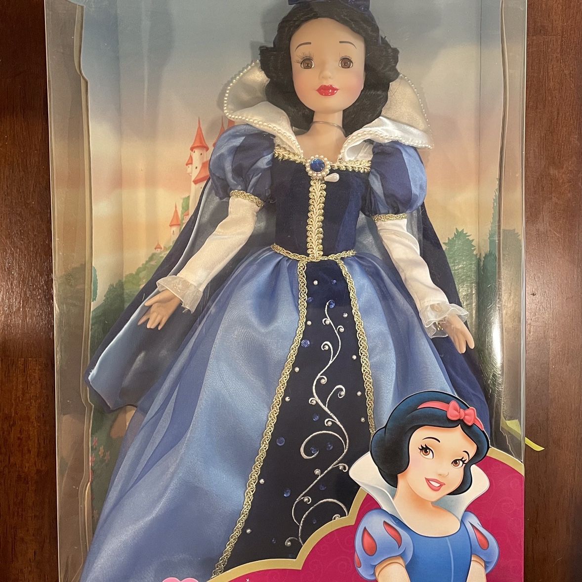 Snow white porcelain cheap keepsake doll 2003