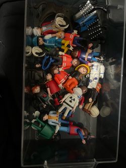 Play mobile figures