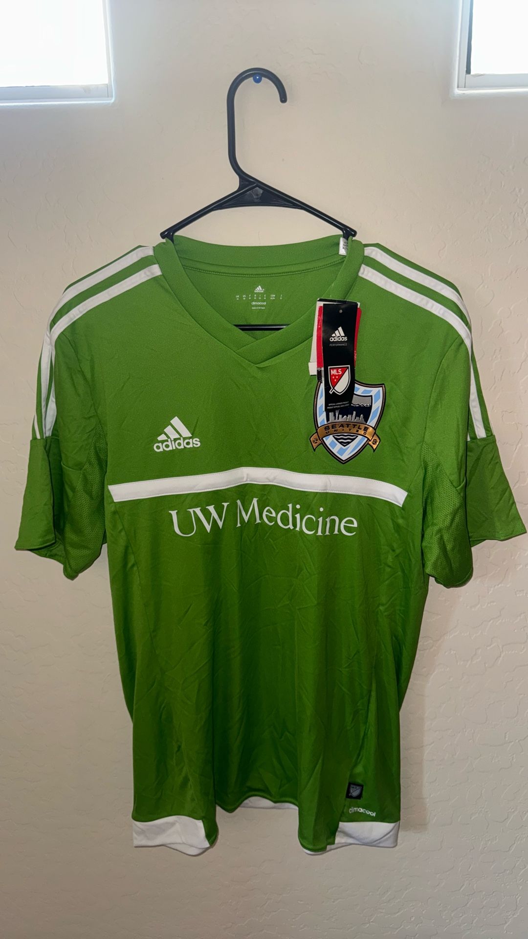 adidas soccer jersey size medium