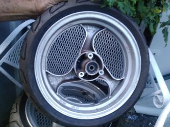 Llantas de aluminio con Gomas nuevas de una Motor marca SCOOTR número 13