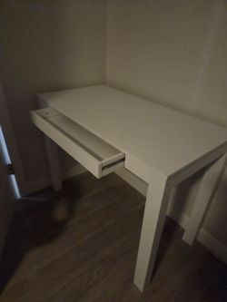 Desk w/ drawer