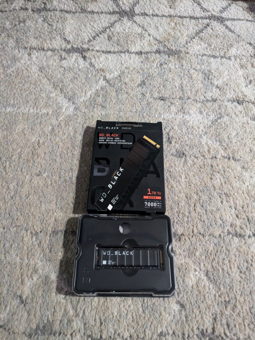 WD Black SN850 1 TB Gen 4 NVMe SSD with Heatsink