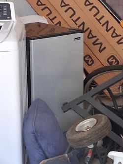 Mini ice box