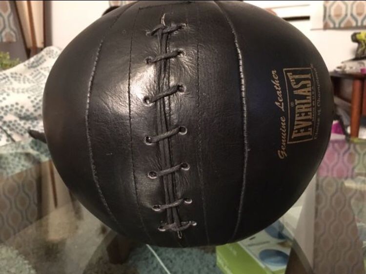 Everlast 9-lb. Leather Medicine Ball
